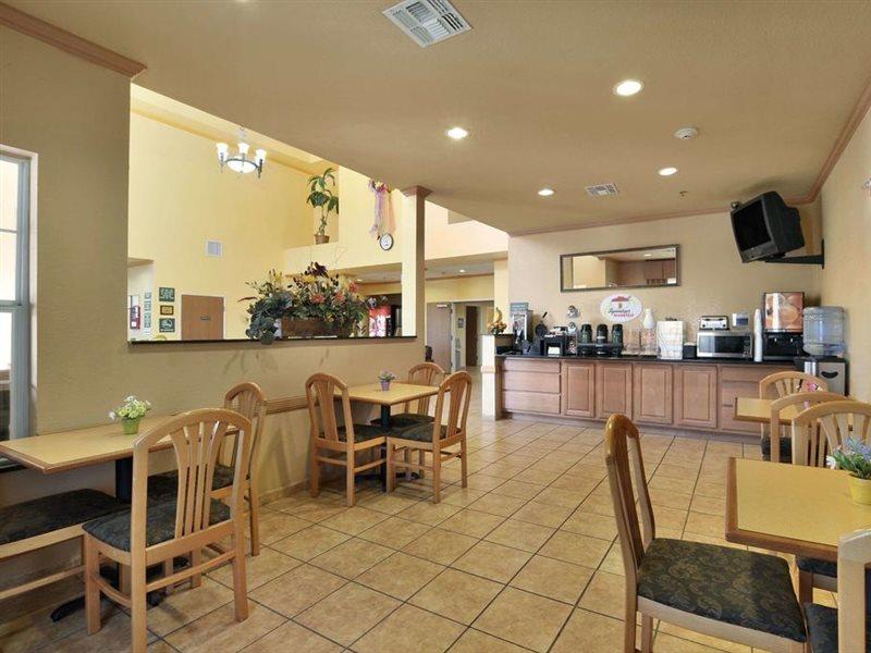 Super 8 By Wyndham San Antonio/Alamodome Area Hotel Ngoại thất bức ảnh