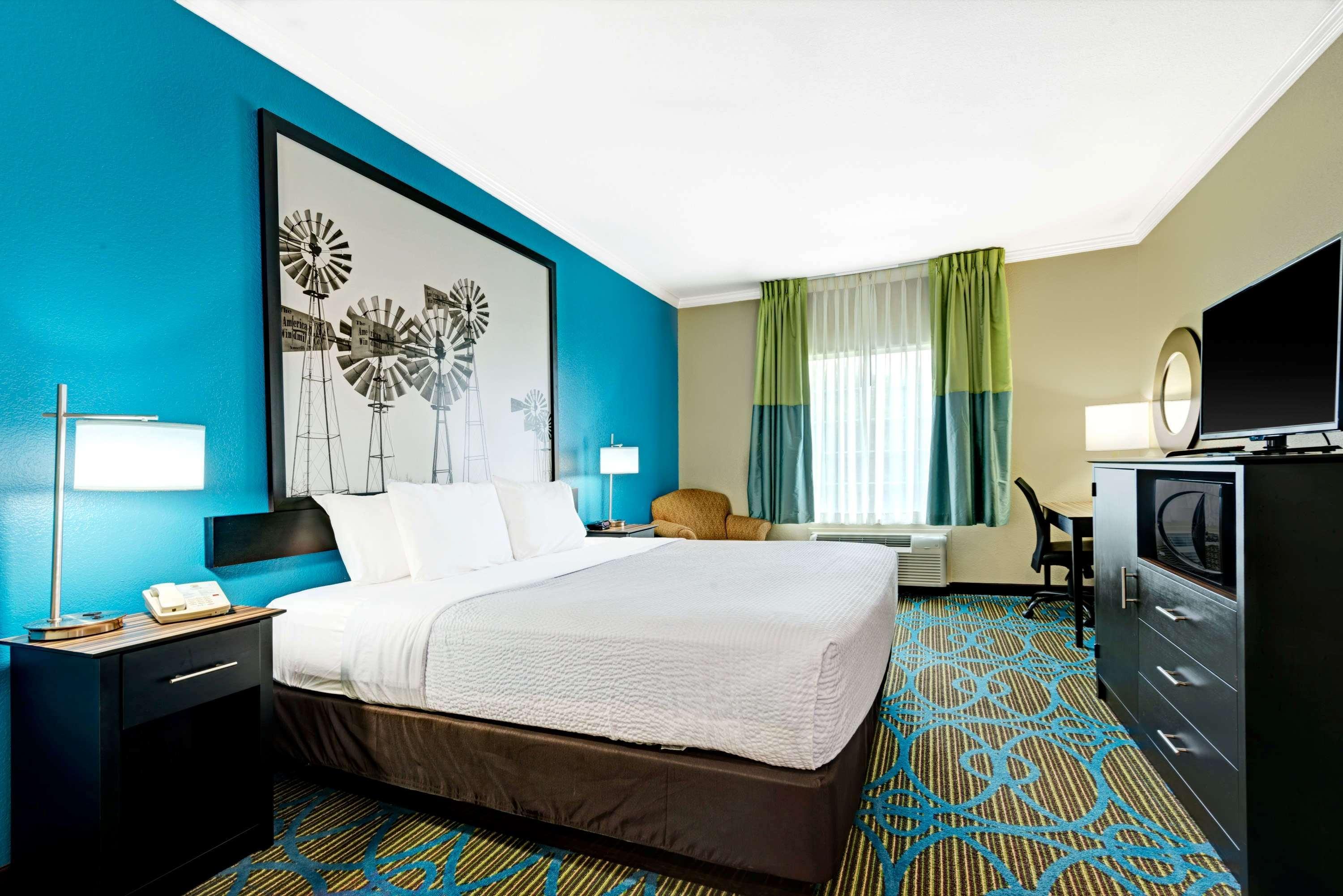 Super 8 By Wyndham San Antonio/Alamodome Area Hotel Ngoại thất bức ảnh