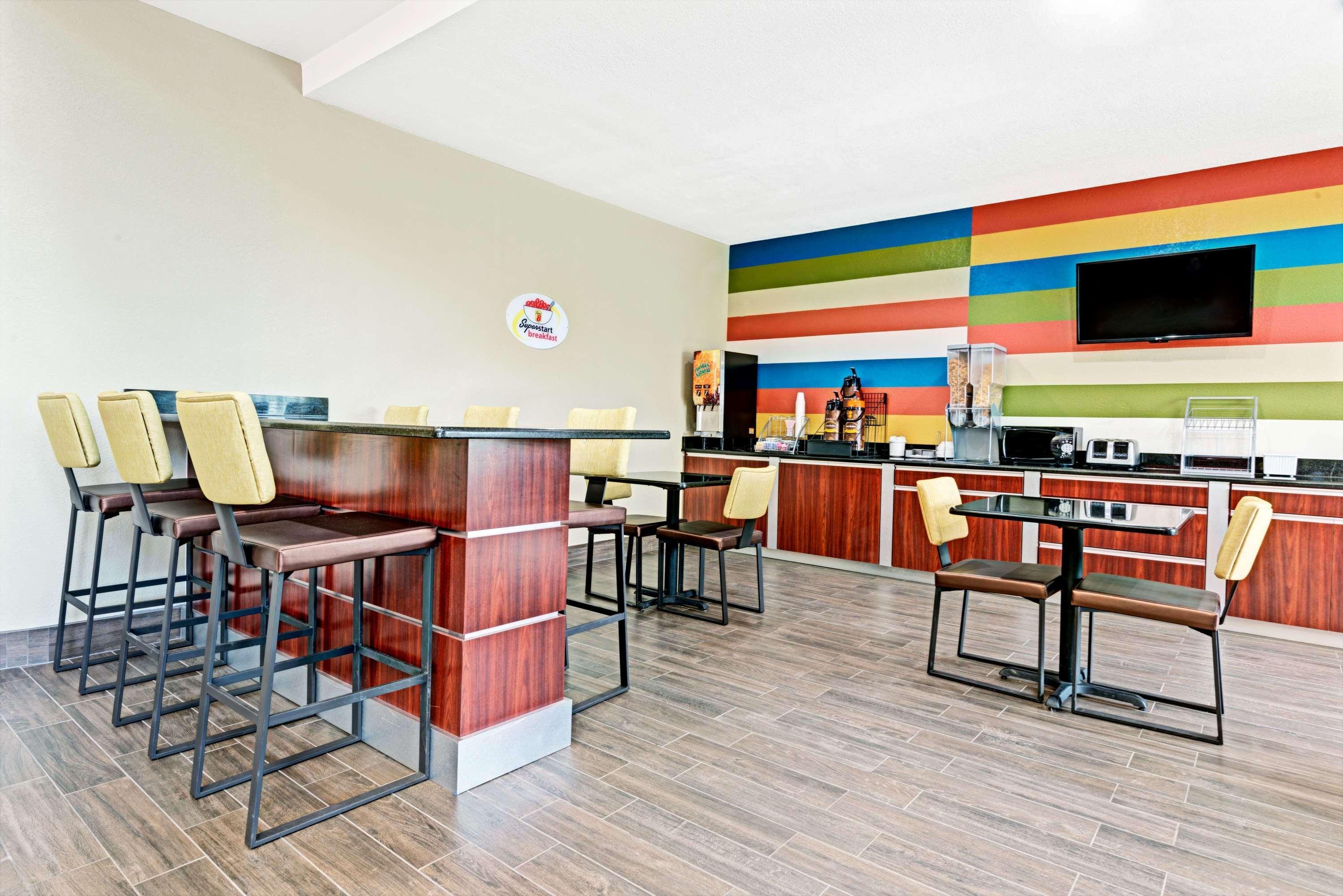 Super 8 By Wyndham San Antonio/Alamodome Area Hotel Ngoại thất bức ảnh