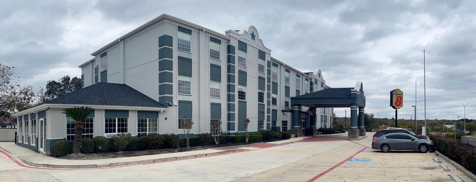 Super 8 By Wyndham San Antonio/Alamodome Area Hotel Ngoại thất bức ảnh
