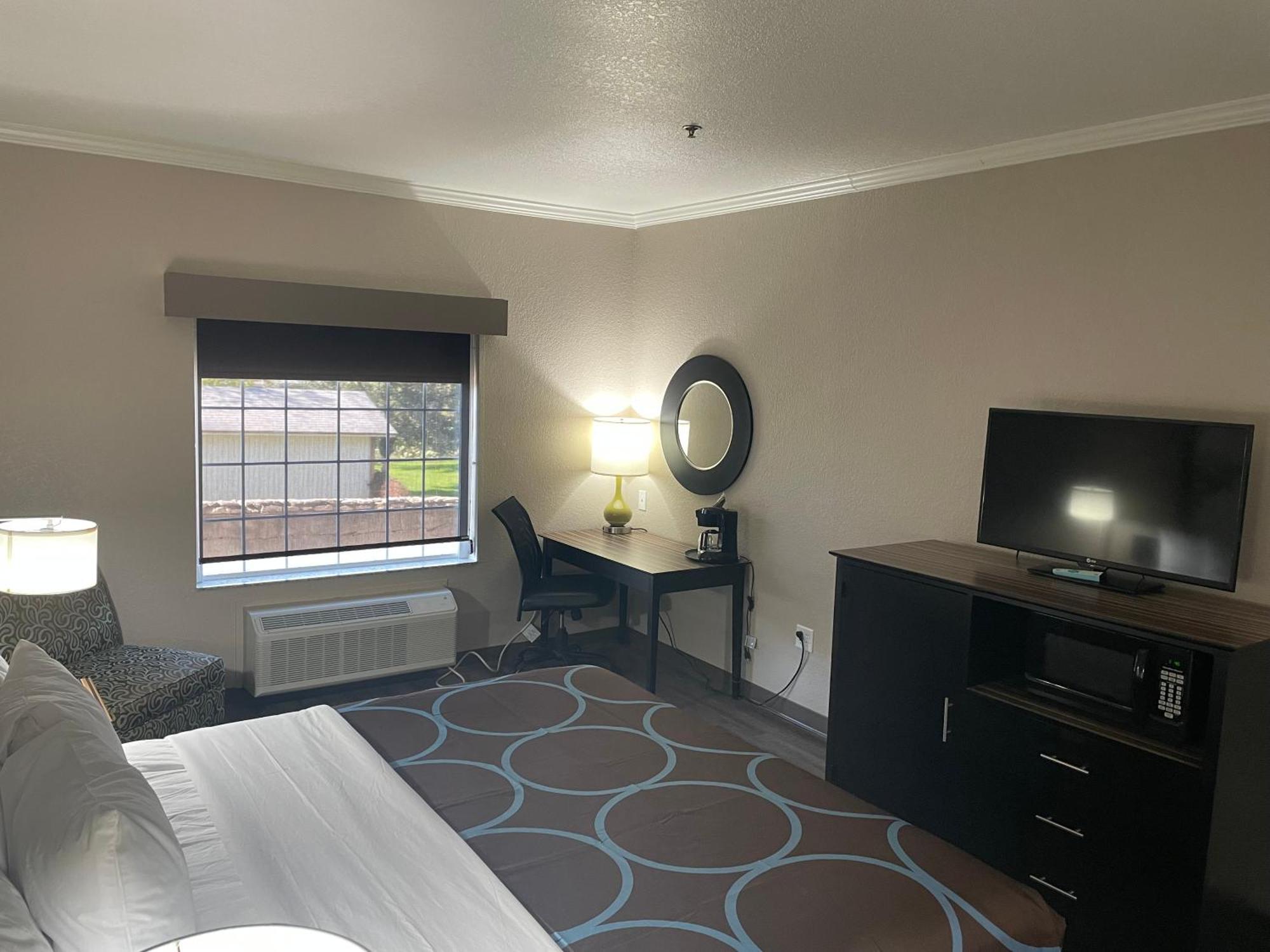 Super 8 By Wyndham San Antonio/Alamodome Area Hotel Ngoại thất bức ảnh